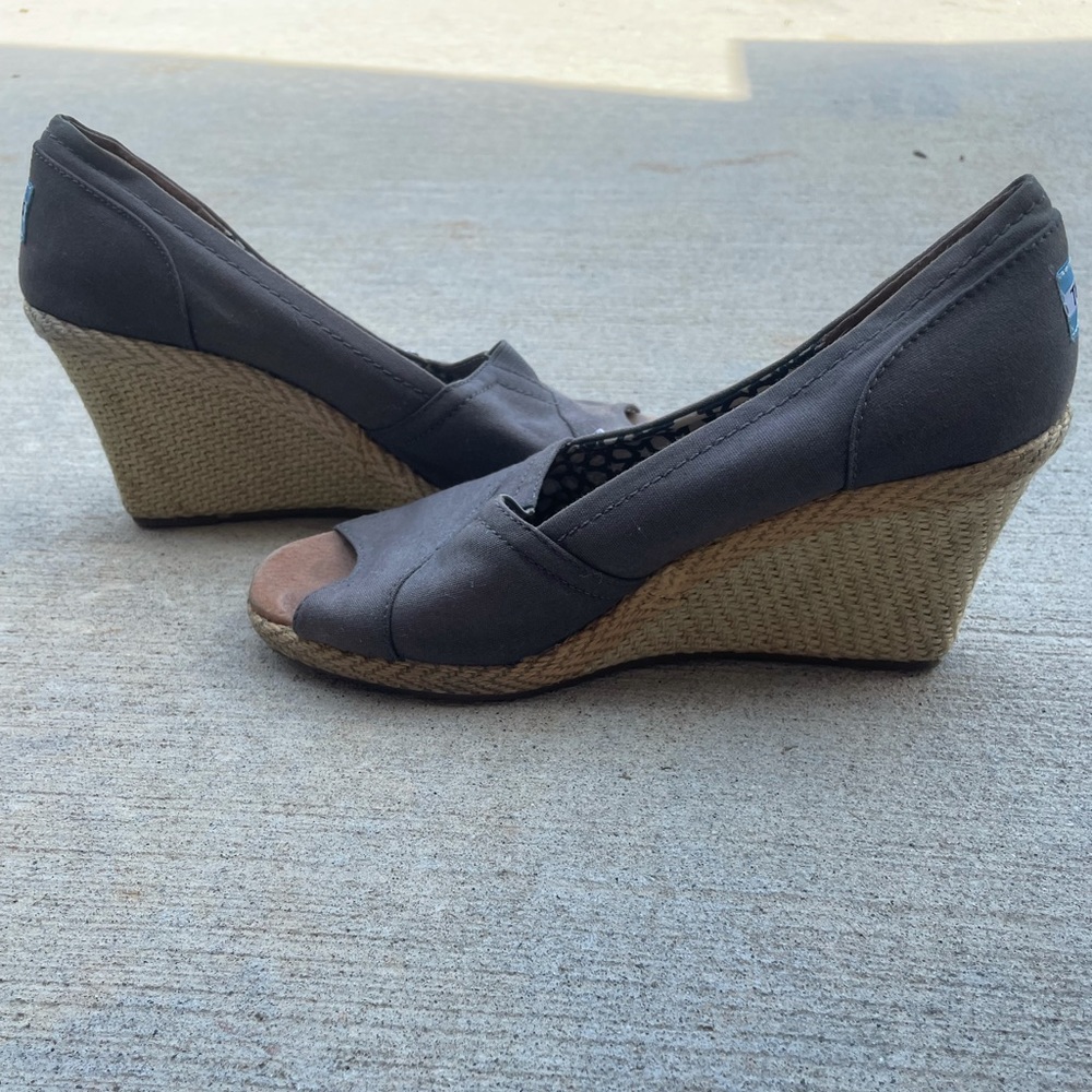 Toms wedges size 8.5